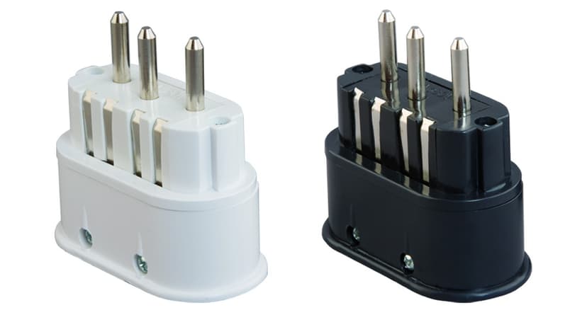 Utikač tropolni ravni crni PVC